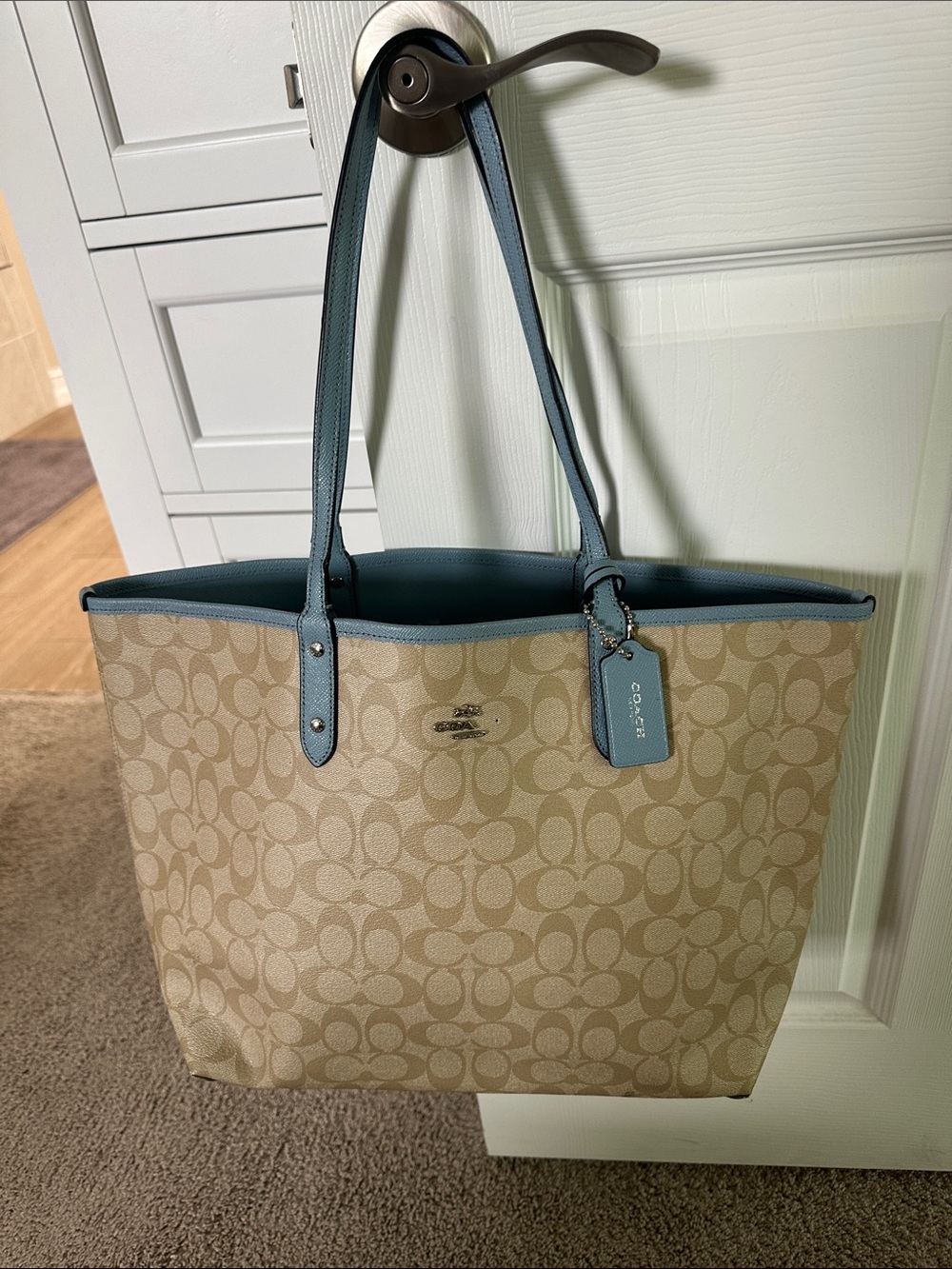 Coach Signature Canvas Tote cream/tan/lt blue w/zipper pouch and keychain tag - Picture 6 of 14